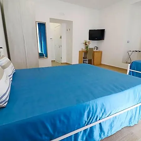 Couette-café Antica Capri 4*